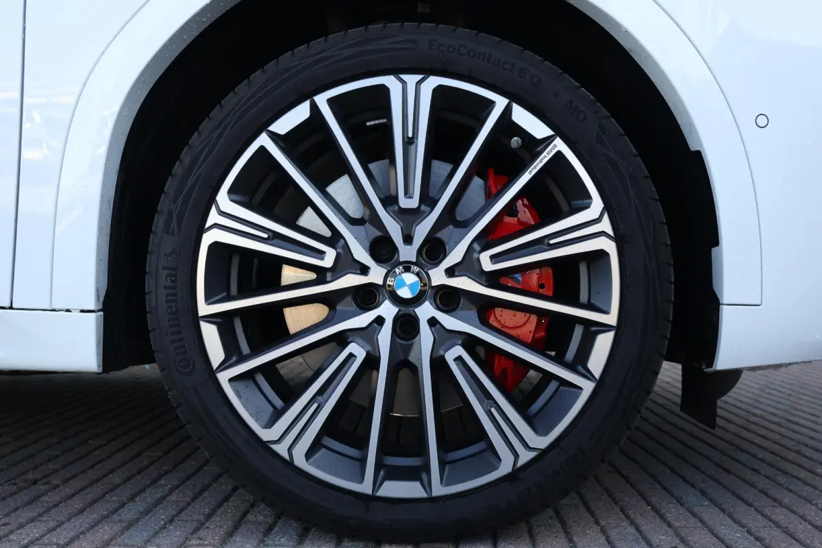 eDrive20 67 kWh M Sport Edition | SoH 100% | M Sportpakket Pro / Panoramadak / Trekhaak / Stuur + Stoelverwarming / Harman-Kardon