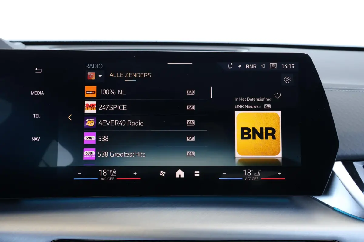 eDrive20 67 kWh M Sport Edition | SoH 100% | M Sportpakket Pro / Panoramadak / Trekhaak / Stuur + Stoelverwarming / Harman-Kardon