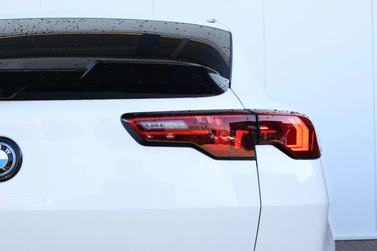eDrive20 67 kWh M Sport Edition | SoH 100% | M Sportpakket Pro / Panoramadak / Trekhaak / Stuur + Stoelverwarming / Harman-Kardon
