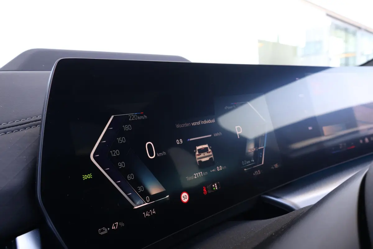 eDrive20 67 kWh M Sport Edition | SoH 100% | M Sportpakket Pro / Panoramadak / Trekhaak / Stuur + Stoelverwarming / Harman-Kardon