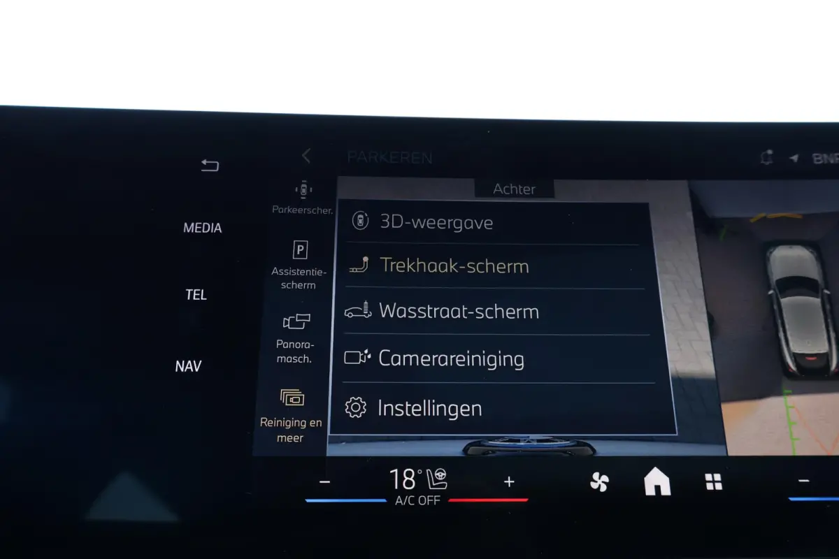 eDrive20 67 kWh M Sport Edition | SoH 100% | M Sportpakket Pro / Panoramadak / Trekhaak / Stuur + Stoelverwarming / Harman-Kardon