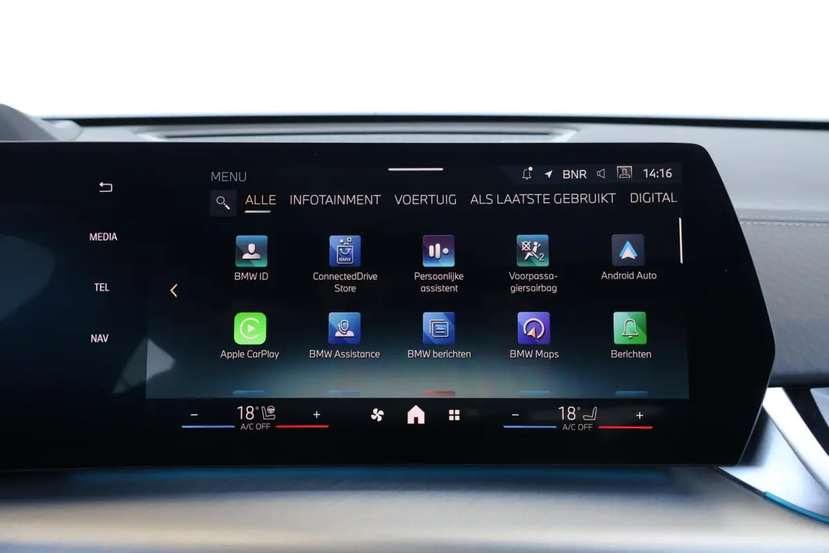 eDrive20 67 kWh M Sport Edition | SoH 100% | M Sportpakket Pro / Panoramadak / Trekhaak / Stuur + Stoelverwarming / Harman-Kardon