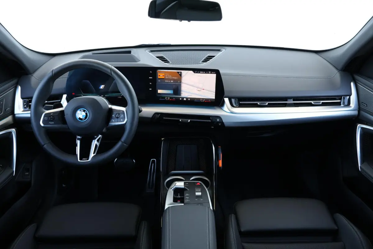 eDrive20 67 kWh M Sport Edition | SoH 100% | M Sportpakket Pro / Panoramadak / Trekhaak / Stuur + Stoelverwarming / Harman-Kardon