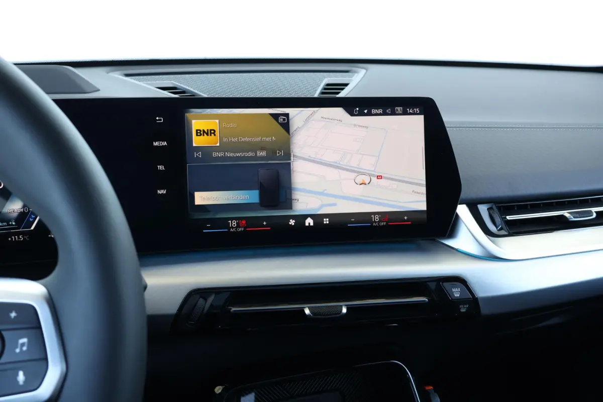 eDrive20 67 kWh M Sport Edition | SoH 100% | M Sportpakket Pro / Panoramadak / Trekhaak / Stuur + Stoelverwarming / Harman-Kardon