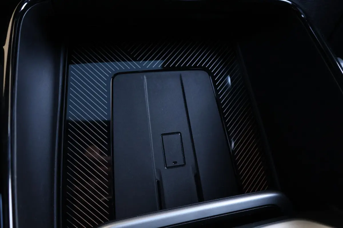 eDrive20 67 kWh M Sport Edition | SoH 100% | M Sportpakket Pro / Panoramadak / Trekhaak / Stuur + Stoelverwarming / Harman-Kardon