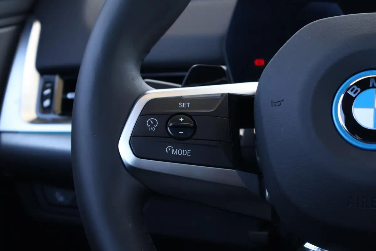 eDrive20 67 kWh M Sport Edition | SoH 100% | M Sportpakket Pro / Panoramadak / Trekhaak / Stuur + Stoelverwarming / Harman-Kardon