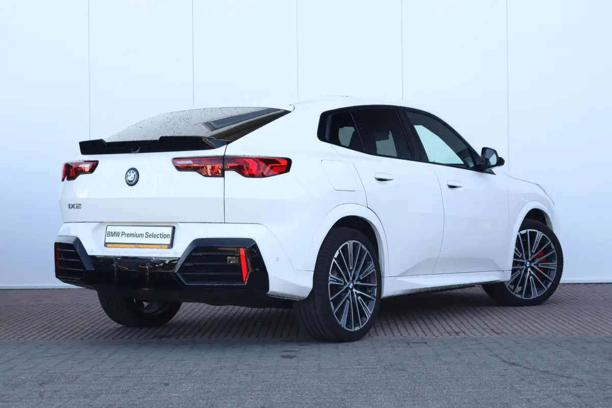 eDrive20 67 kWh M Sport Edition | SoH 100% | M Sportpakket Pro / Panoramadak / Trekhaak / Stuur + Stoelverwarming / Harman-Kardon