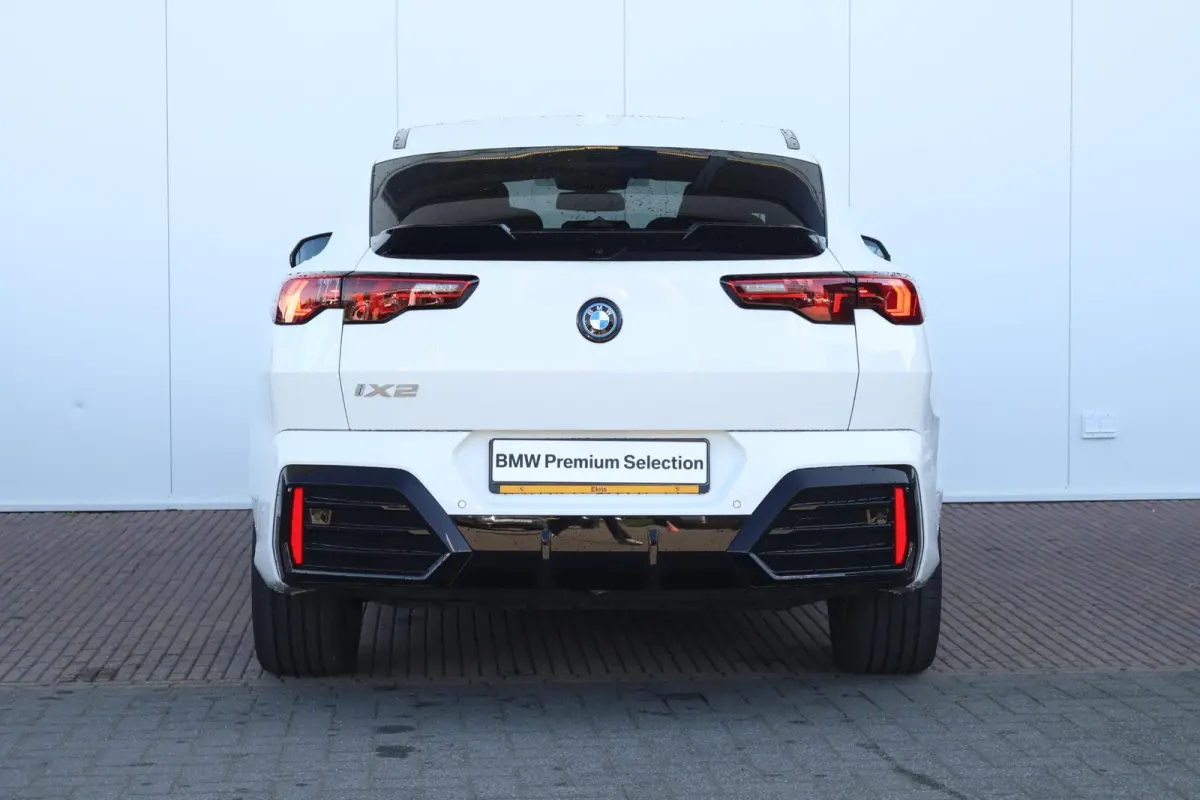 eDrive20 67 kWh M Sport Edition | SoH 100% | M Sportpakket Pro / Panoramadak / Trekhaak / Stuur + Stoelverwarming / Harman-Kardon