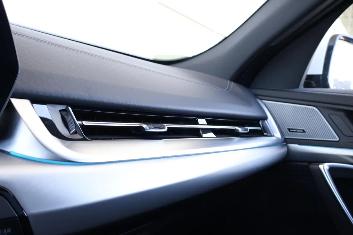 eDrive20 67 kWh M Sport Edition | SoH 100% | M Sportpakket Pro / Panoramadak / Trekhaak / Stuur + Stoelverwarming / Harman-Kardon