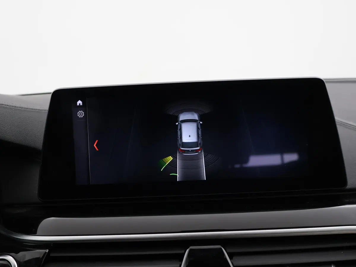 520i H.E. 184 PK AUT. LUXURY LINE + COMFORTZETELS | AFN. TREKHAAK | PANORAMA | LIVE COCKPIT | ADAPTIVE CRUISE