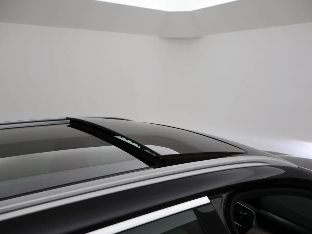 520i H.E. 184 PK AUT. LUXURY LINE + COMFORTZETELS | AFN. TREKHAAK | PANORAMA | LIVE COCKPIT | ADAPTIVE CRUISE