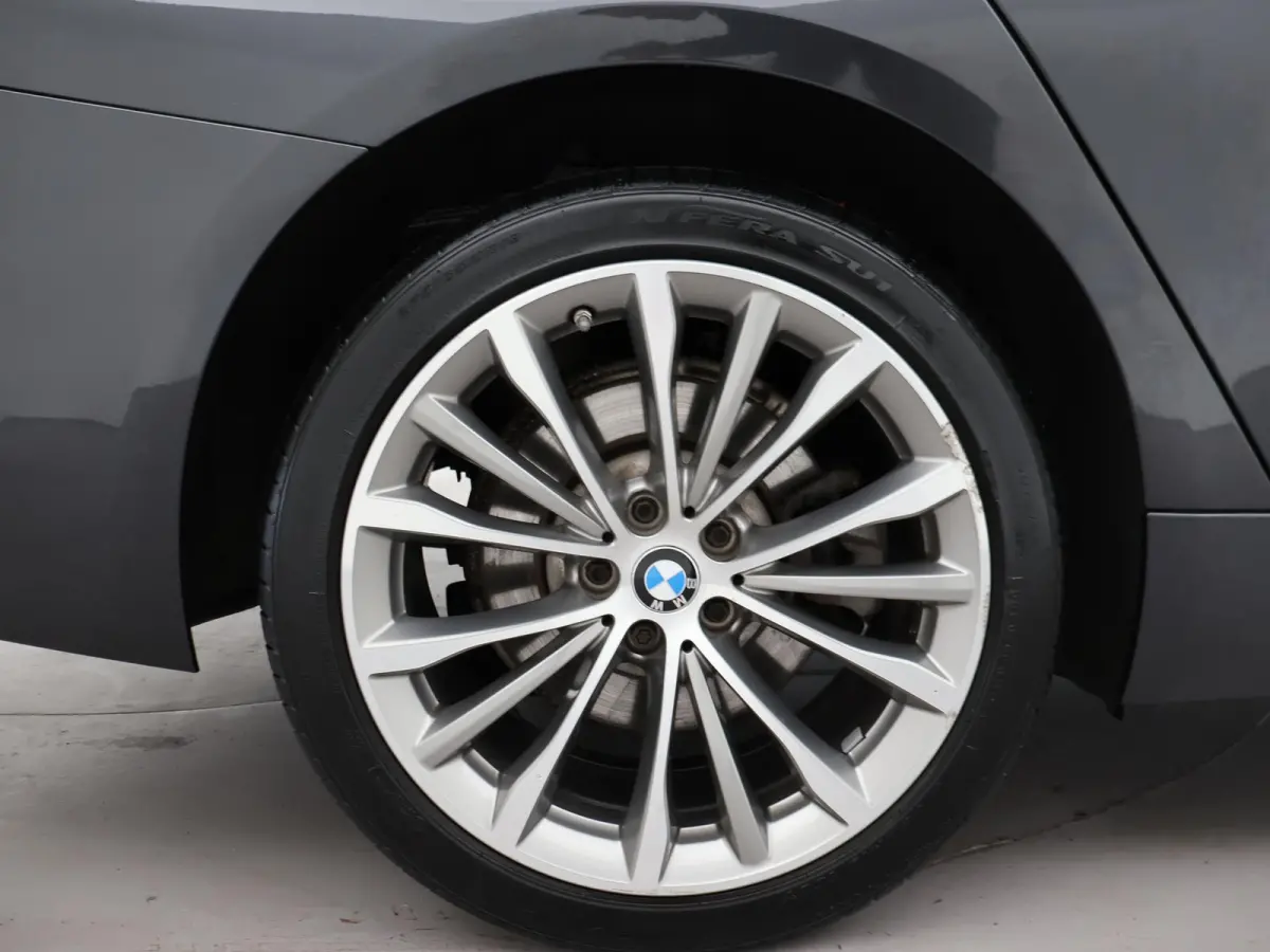 520i H.E. 184 PK AUT. LUXURY LINE + COMFORTZETELS | AFN. TREKHAAK | PANORAMA | LIVE COCKPIT | ADAPTIVE CRUISE