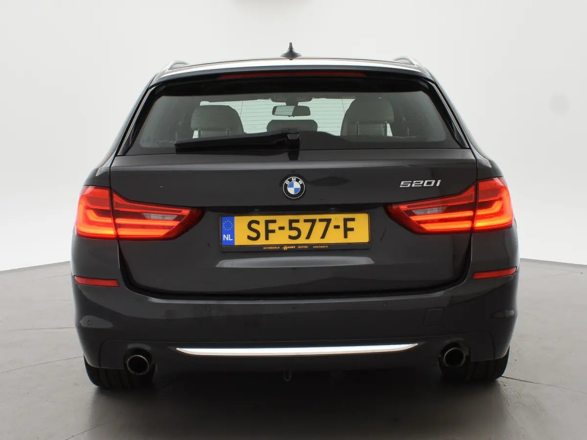 520i H.E. 184 PK AUT. LUXURY LINE + COMFORTZETELS | AFN. TREKHAAK | PANORAMA | LIVE COCKPIT | ADAPTIVE CRUISE