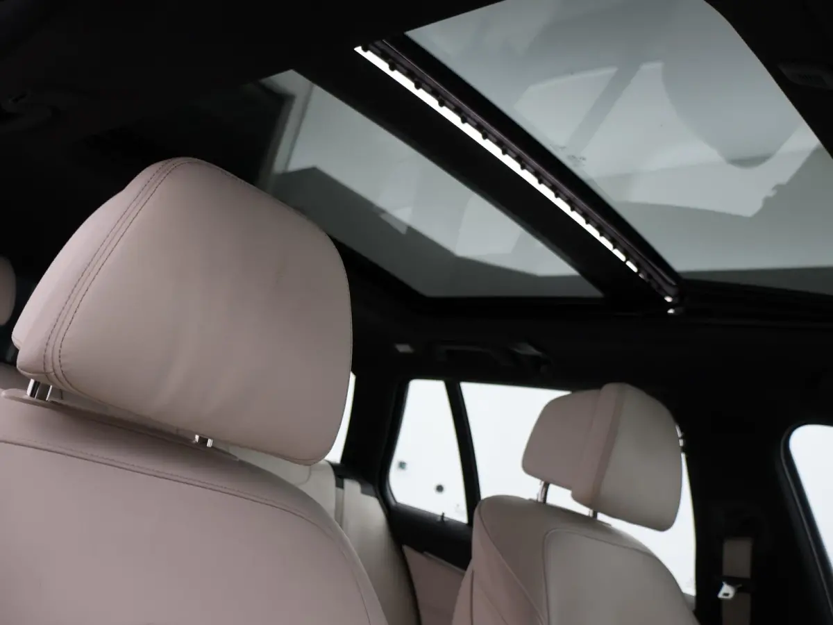 520i H.E. 184 PK AUT. LUXURY LINE + COMFORTZETELS | AFN. TREKHAAK | PANORAMA | LIVE COCKPIT | ADAPTIVE CRUISE