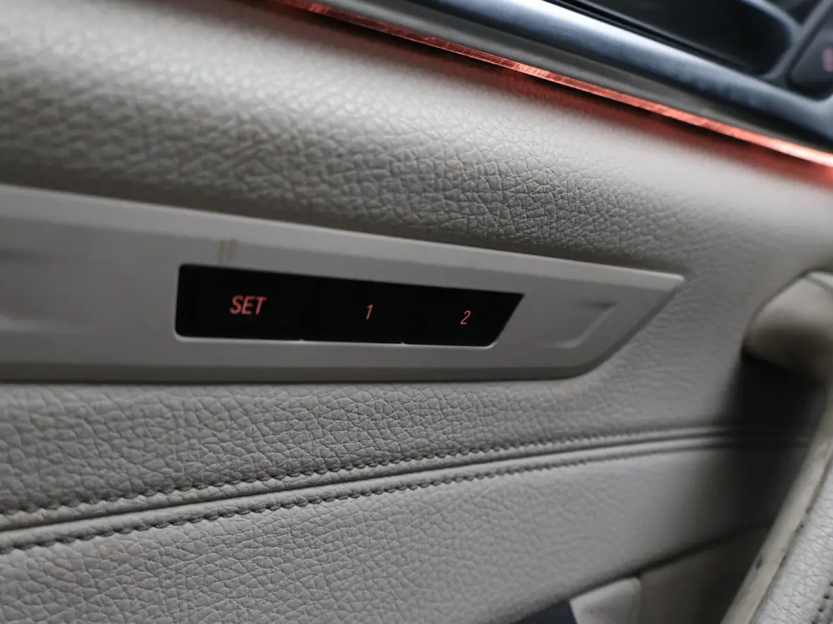 520i H.E. 184 PK AUT. LUXURY LINE + COMFORTZETELS | AFN. TREKHAAK | PANORAMA | LIVE COCKPIT | ADAPTIVE CRUISE