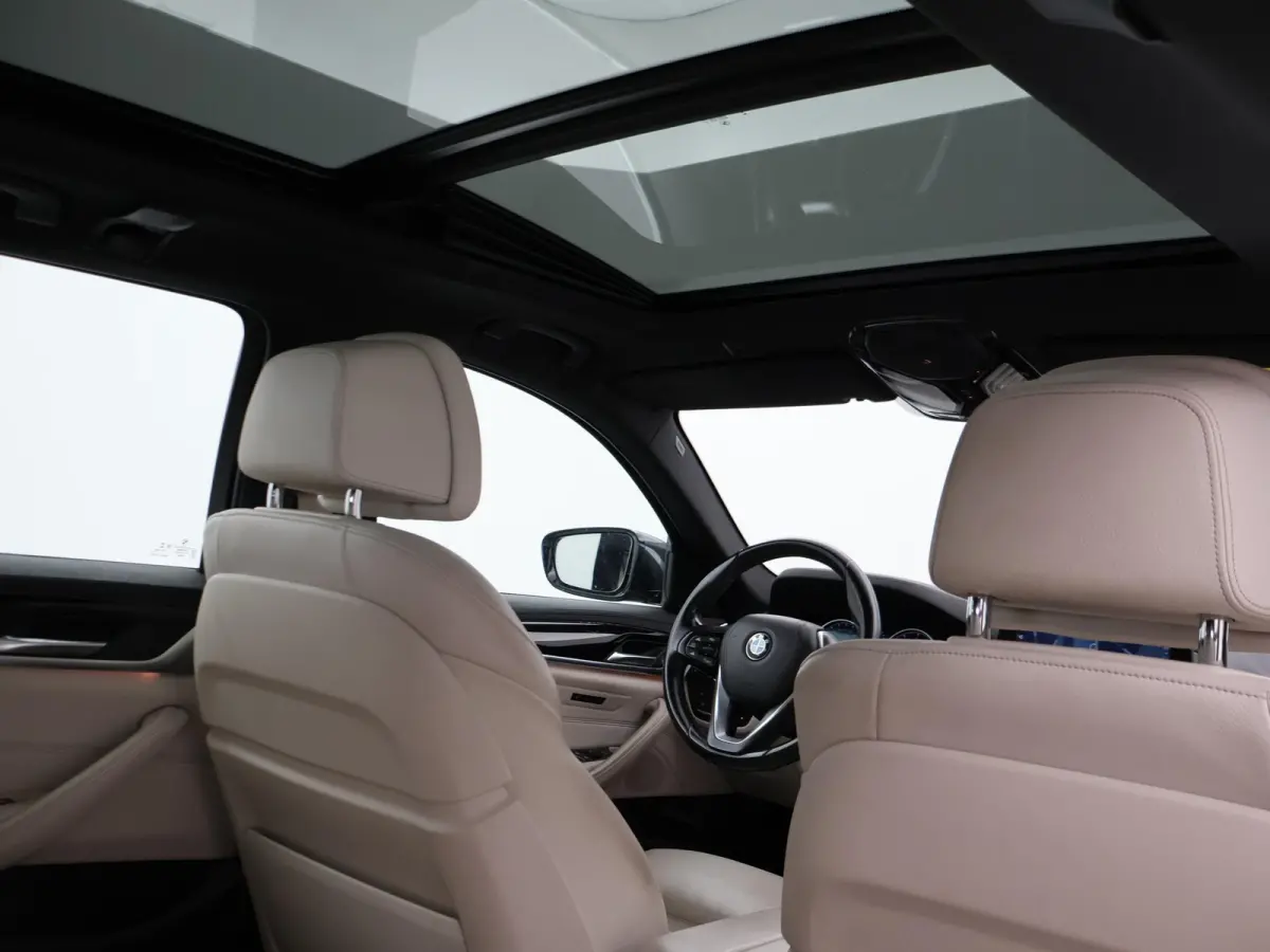 520i H.E. 184 PK AUT. LUXURY LINE + COMFORTZETELS | AFN. TREKHAAK | PANORAMA | LIVE COCKPIT | ADAPTIVE CRUISE