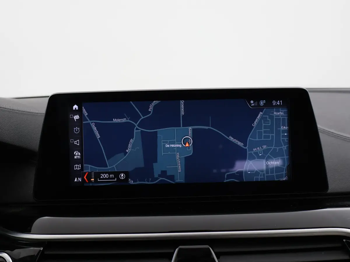 520i H.E. 184 PK AUT. LUXURY LINE + COMFORTZETELS | AFN. TREKHAAK | PANORAMA | LIVE COCKPIT | ADAPTIVE CRUISE