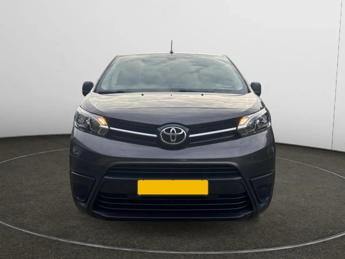 2.0 D-4D Live Aut- L3H1, CarPlay, Android Auto, 3 Pers, Cruise, Navigatie, Euro 6