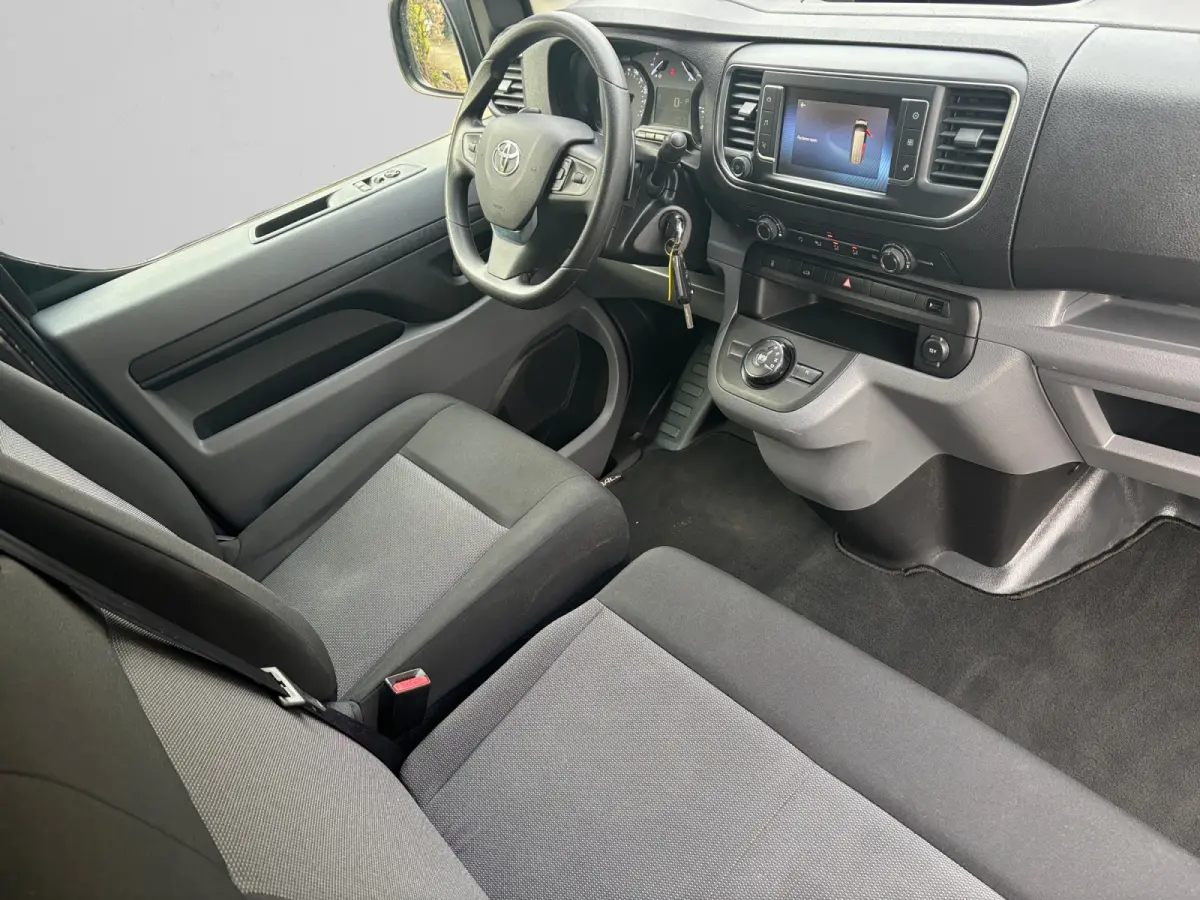 2.0 D-4D Live Aut- L3H1, CarPlay, Android Auto, 3 Pers, Cruise, Navigatie, Euro 6