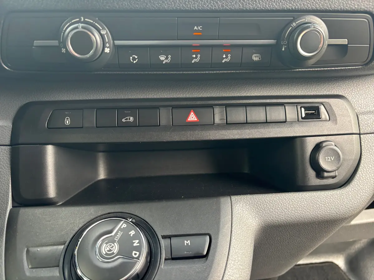 2.0 D-4D Live Aut- L3H1, CarPlay, Android Auto, 3 Pers, Cruise, Navigatie, Euro 6