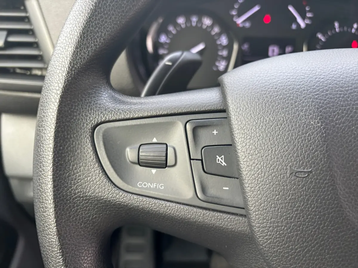 2.0 D-4D Live Aut- L3H1, CarPlay, Android Auto, 3 Pers, Cruise, Navigatie, Euro 6