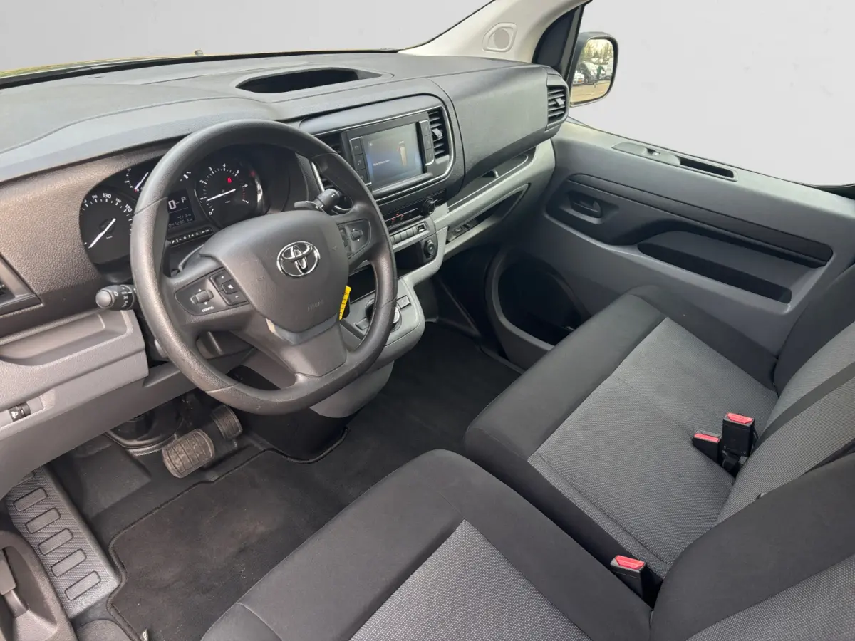 2.0 D-4D Live Aut- L3H1, CarPlay, Android Auto, 3 Pers, Cruise, Navigatie, Euro 6