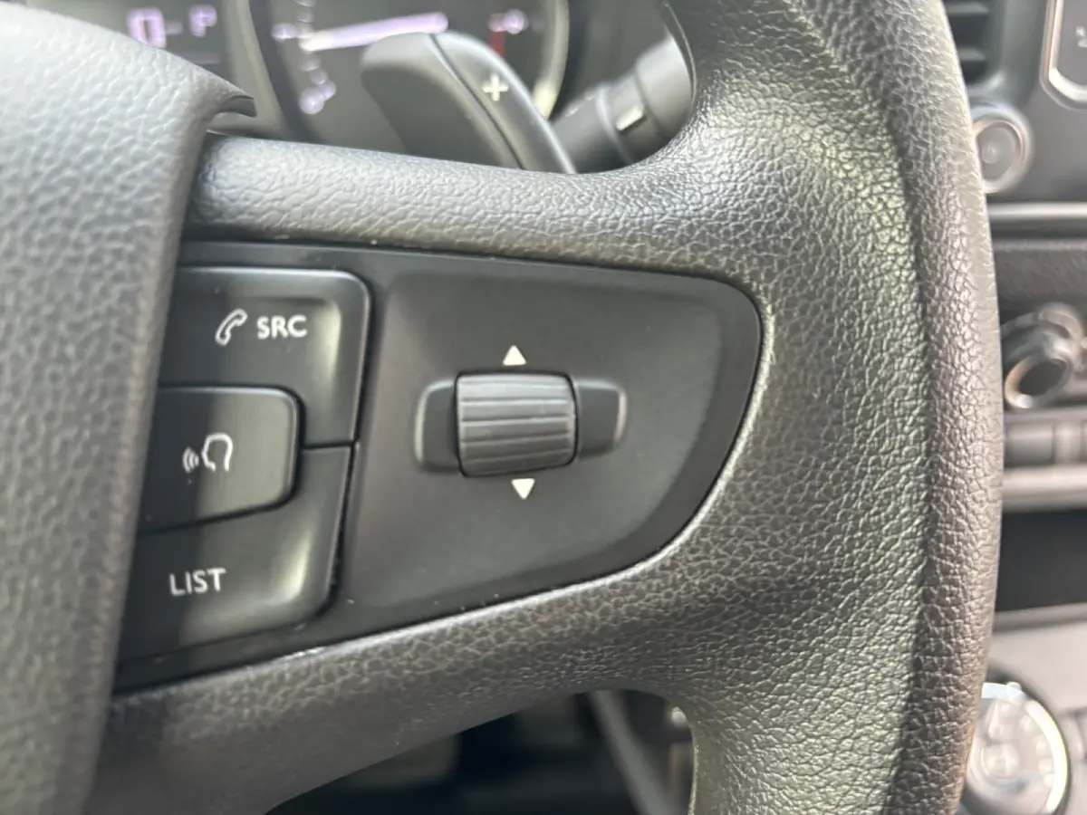 2.0 D-4D Live Aut- L3H1, CarPlay, Android Auto, 3 Pers, Cruise, Navigatie, Euro 6