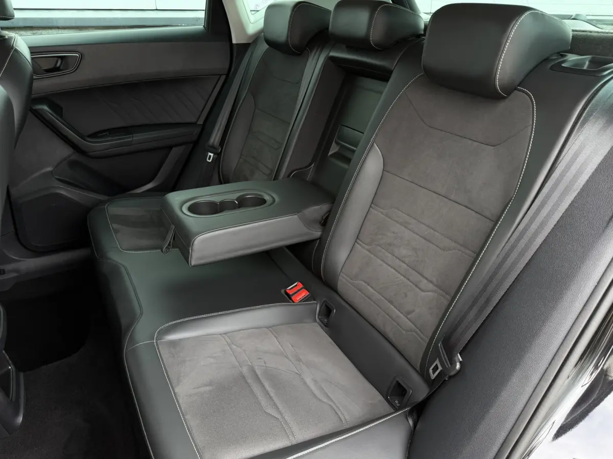 1.5 TSI Xperience Business Intense Elek. Trekhaak | 360° | Alcantara | LED | Carplay | Navi | Camera | PDC