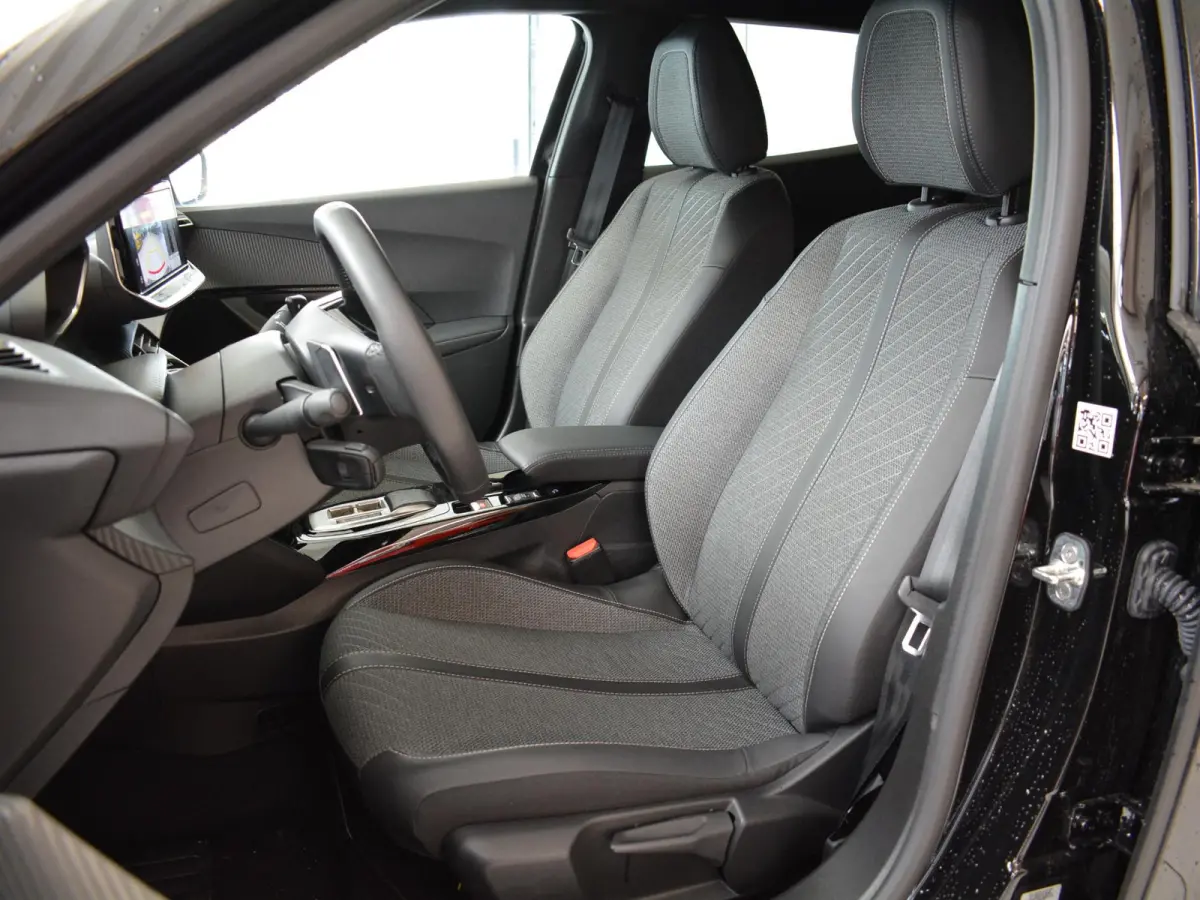 1.2 Hybrid 136 Allure | Navigatie | Parkeer Camera | Stoelverwarming |