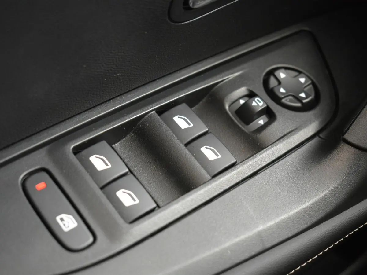 1.2 Hybrid 136 Allure | Navigatie | Parkeer Camera | Stoelverwarming |