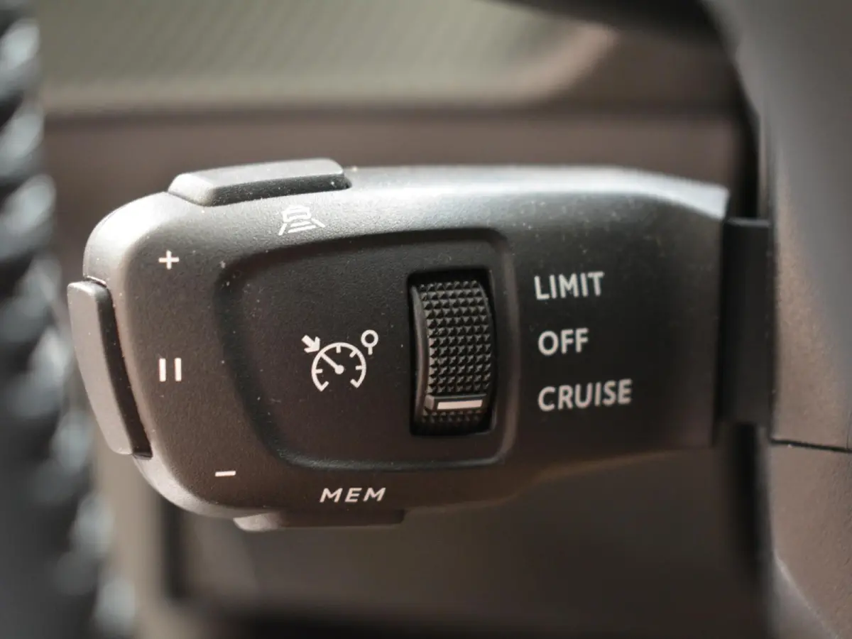 1.2 Hybrid 136 Allure | Navigatie | Parkeer Camera | Stoelverwarming |
