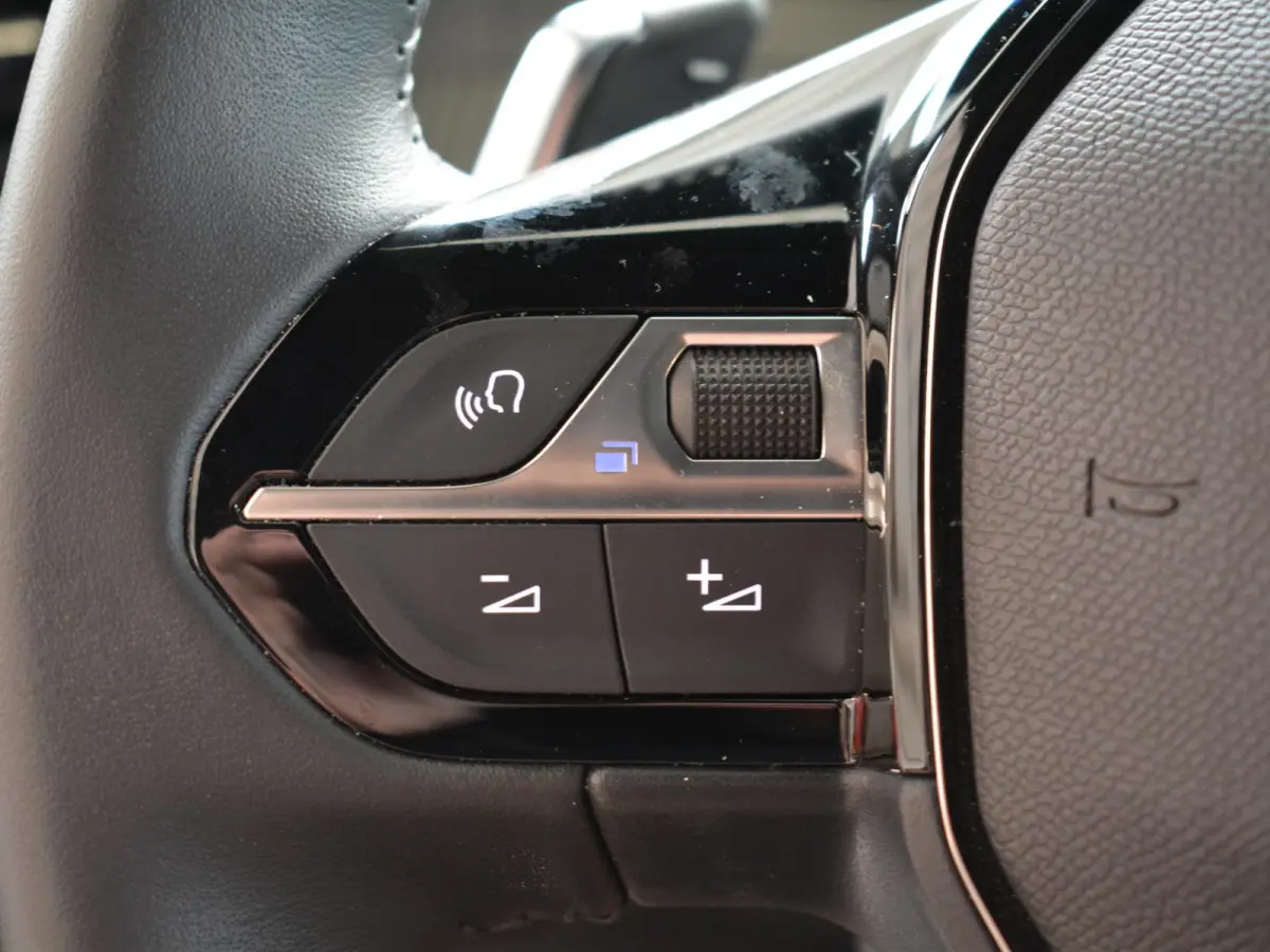 1.2 Hybrid 136 Allure | Navigatie | Parkeer Camera | Stoelverwarming |