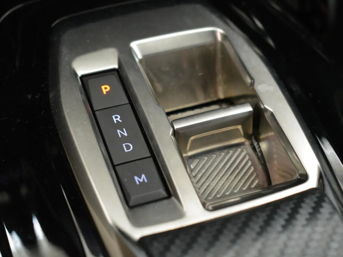 1.2 Hybrid 136 Allure | Navigatie | Parkeer Camera | Stoelverwarming |