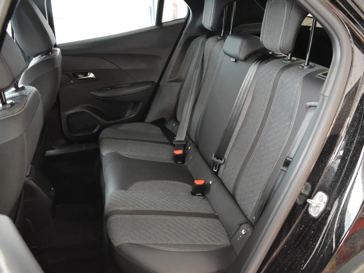 1.2 Hybrid 136 Allure | Navigatie | Parkeer Camera | Stoelverwarming |