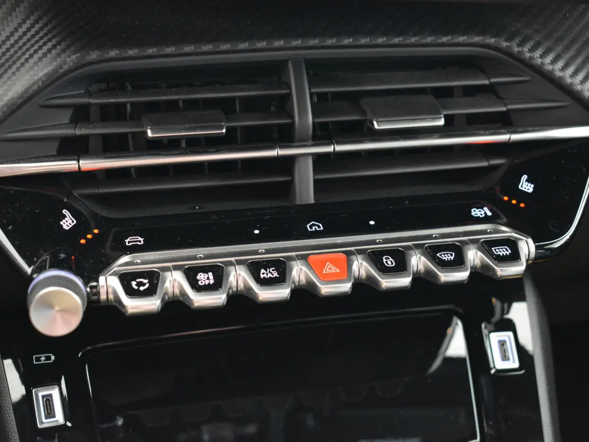 1.2 Hybrid 136 Allure | Navigatie | Parkeer Camera | Stoelverwarming |