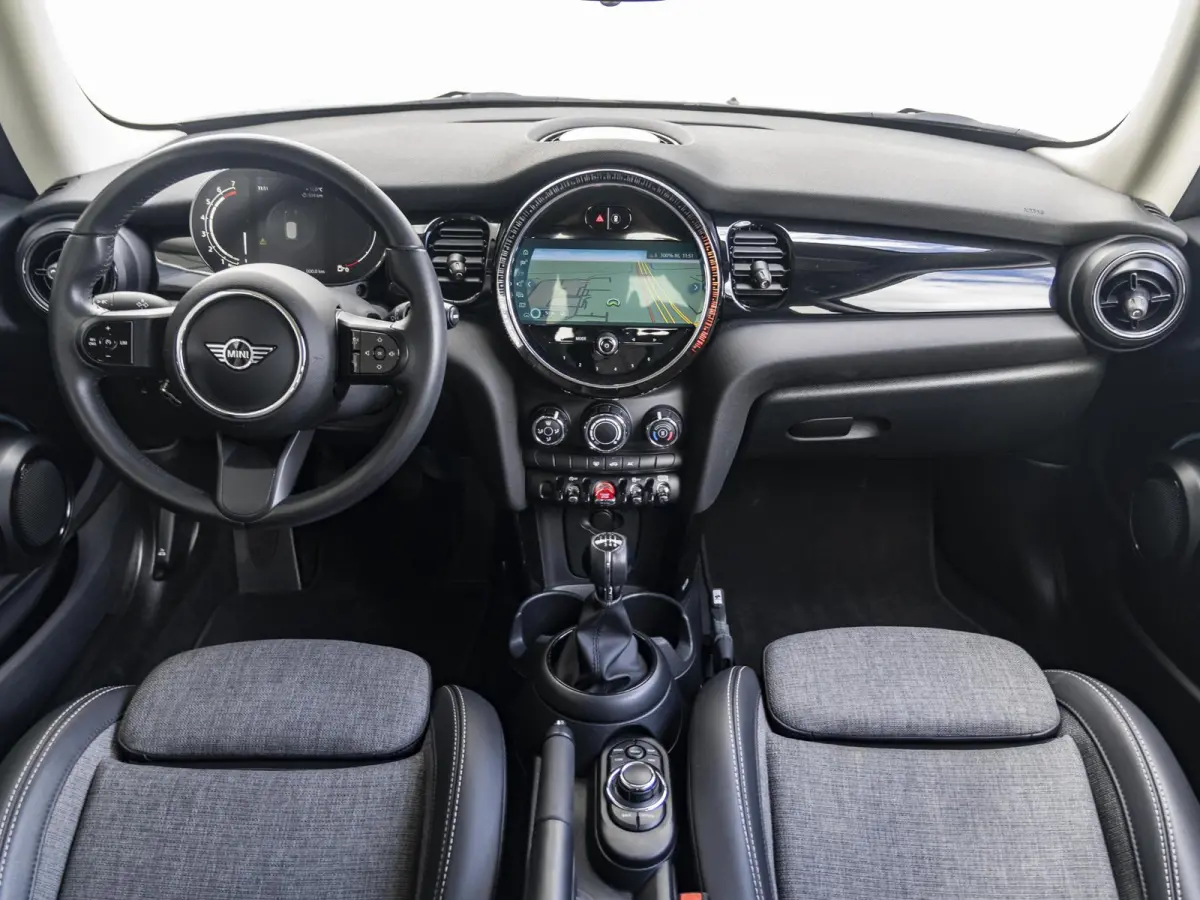Cooper Classic + Navigatie + Black Exterieur pakket