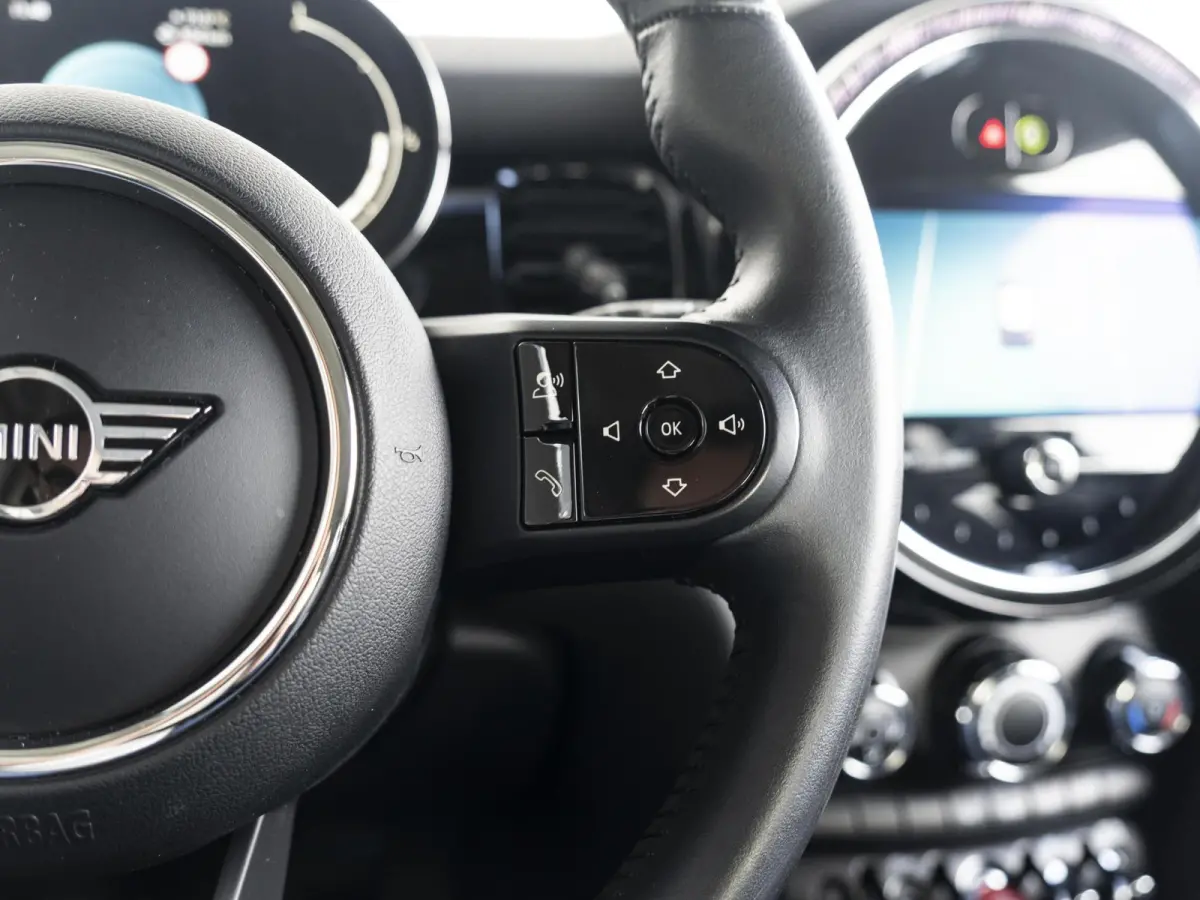 Cooper Classic + Navigatie + Black Exterieur pakket
