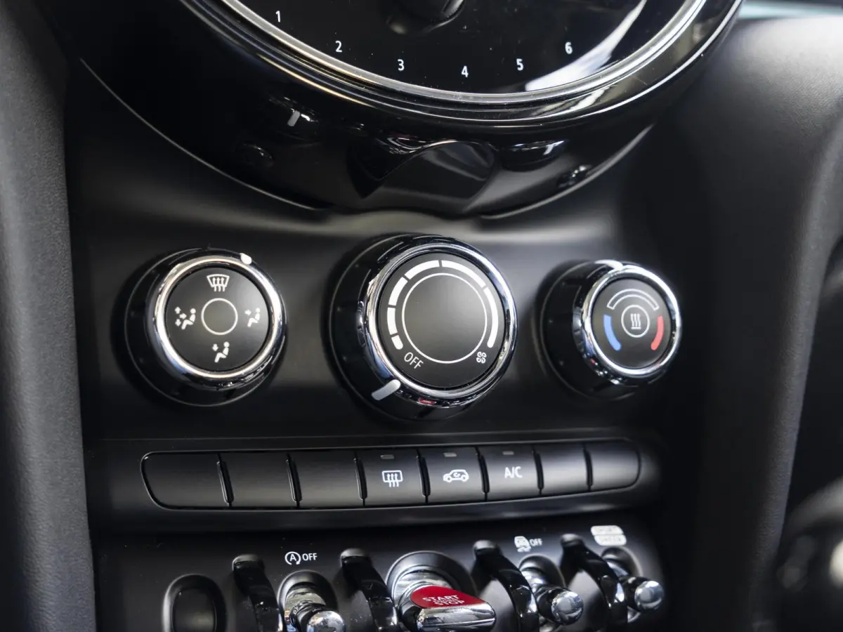Cooper Classic + Navigatie + Black Exterieur pakket