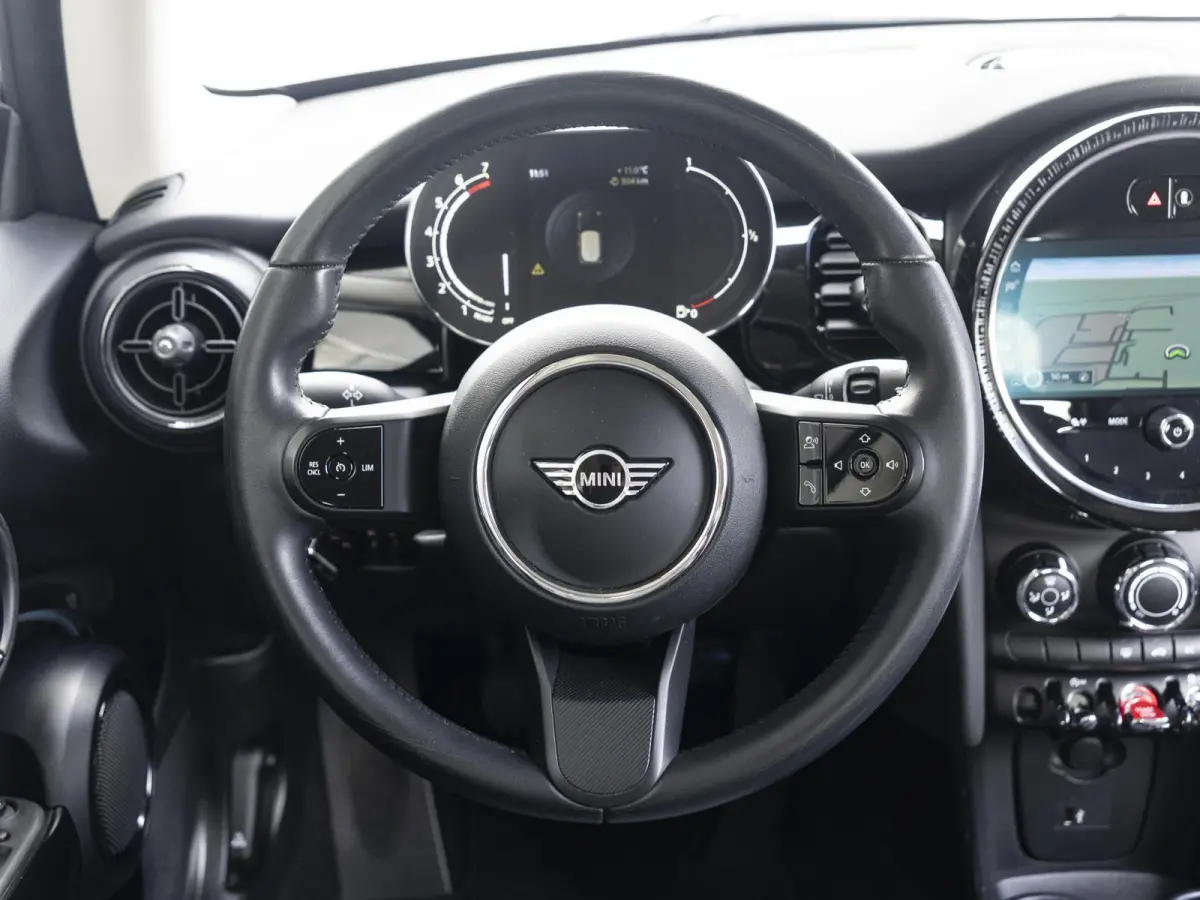 Cooper Classic + Navigatie + Black Exterieur pakket