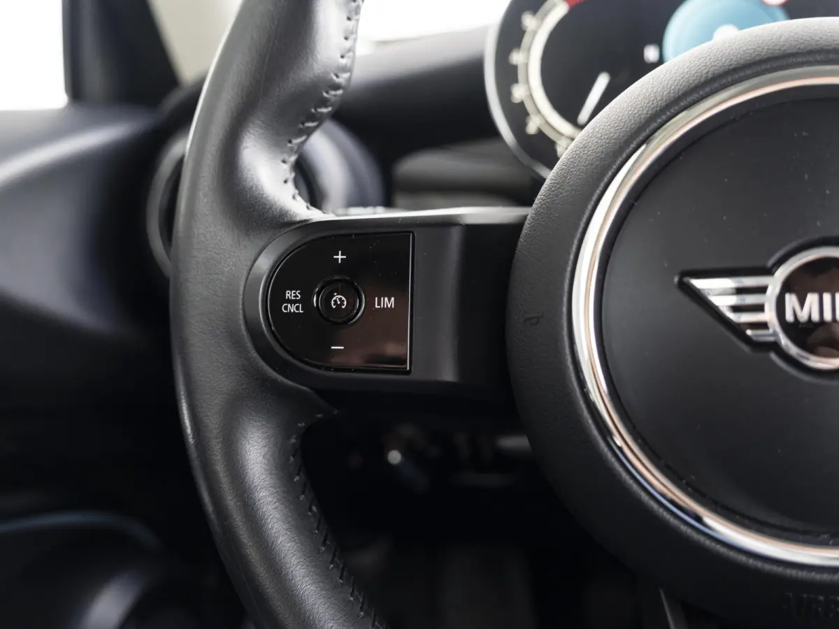 Cooper Classic + Navigatie + Black Exterieur pakket