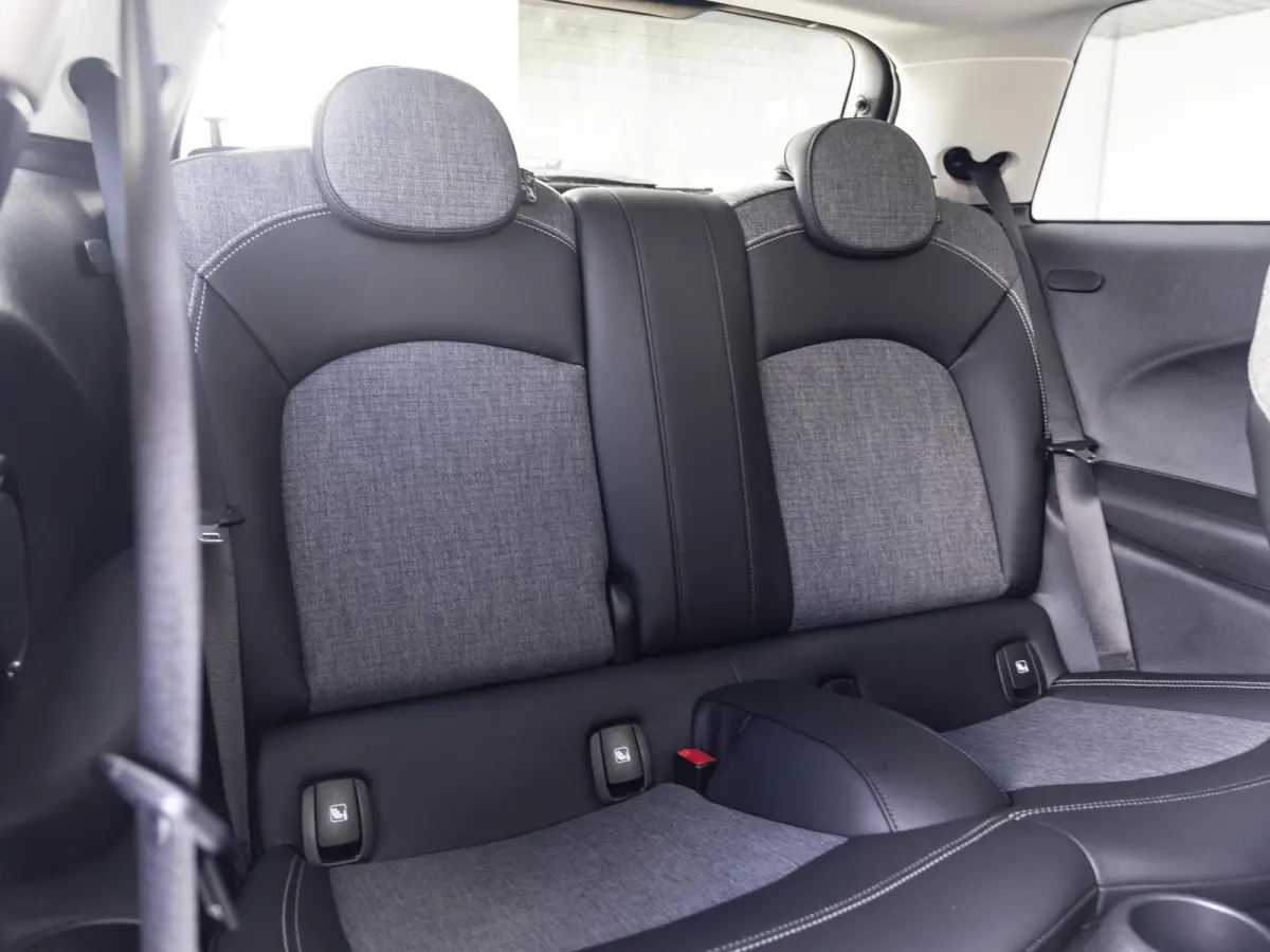 Cooper Classic + Navigatie + Black Exterieur pakket