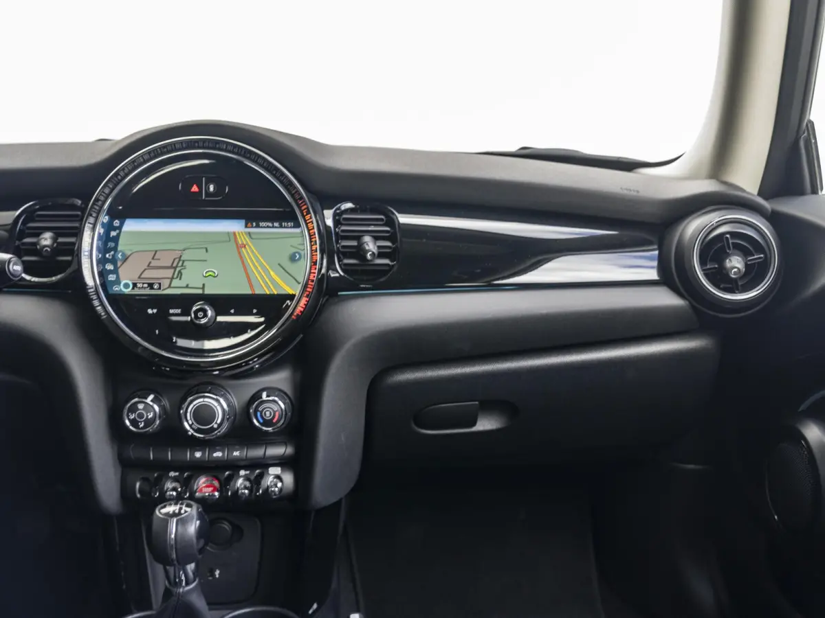 Cooper Classic + Navigatie + Black Exterieur pakket