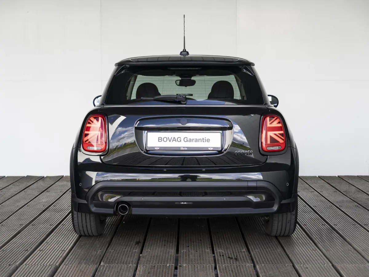 Cooper Classic + Navigatie + Black Exterieur pakket