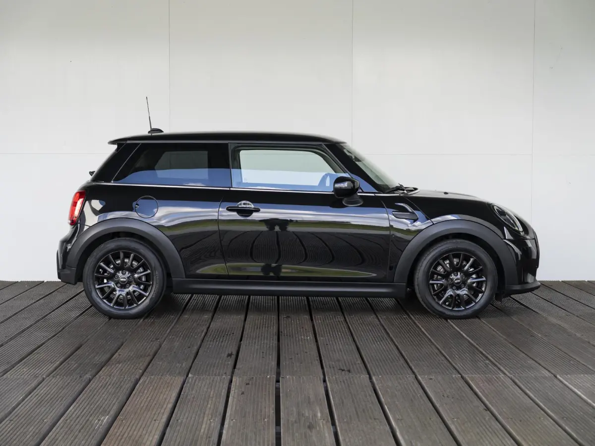 Cooper Classic + Navigatie + Black Exterieur pakket