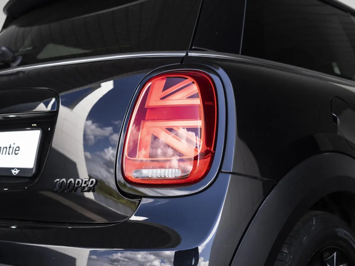 Cooper Classic + Navigatie + Black Exterieur pakket