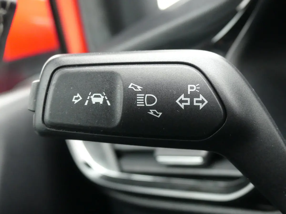 1.0 EcoBoost Hybrid Titanium X | STOEL+STUUR+VOORRUITVERWARMING | PARKEERSENSOREN | APPLE CARPLAY / ANDRIOD AUTO | KEYLESS | NAVI | LMV 15" |