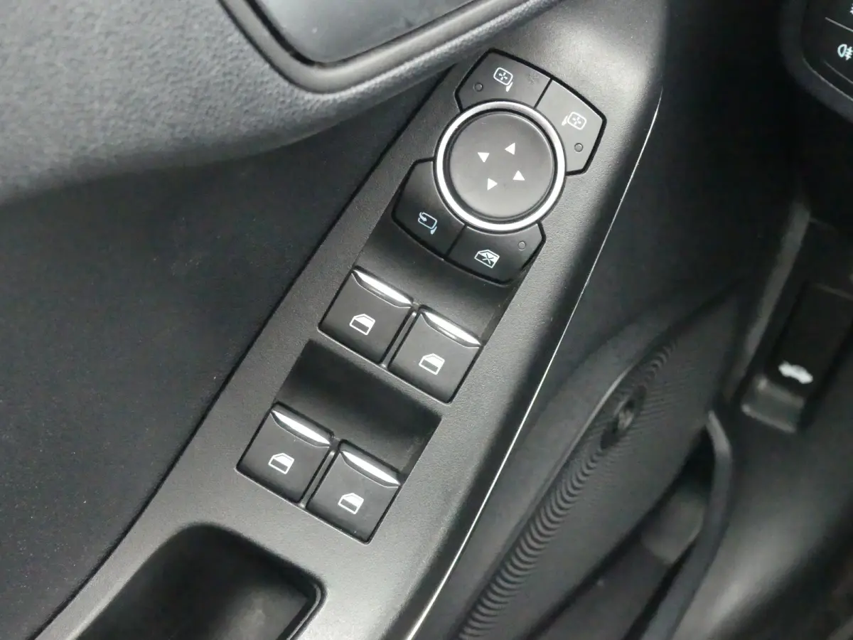 1.0 EcoBoost Hybrid Titanium X | STOEL+STUUR+VOORRUITVERWARMING | PARKEERSENSOREN | APPLE CARPLAY / ANDRIOD AUTO | KEYLESS | NAVI | LMV 15" |