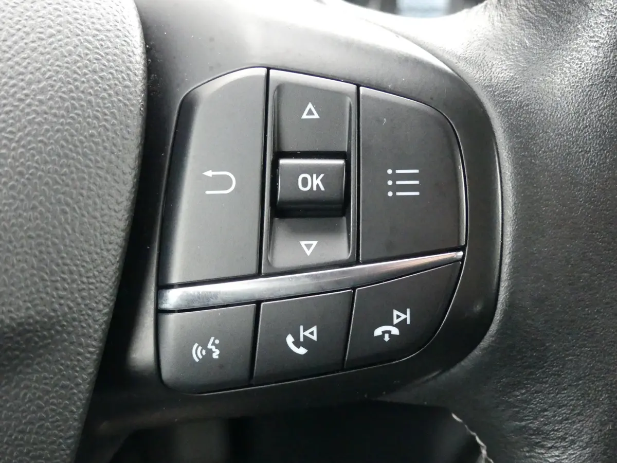 1.0 EcoBoost Hybrid Titanium X | STOEL+STUUR+VOORRUITVERWARMING | PARKEERSENSOREN | APPLE CARPLAY / ANDRIOD AUTO | KEYLESS | NAVI | LMV 15" |
