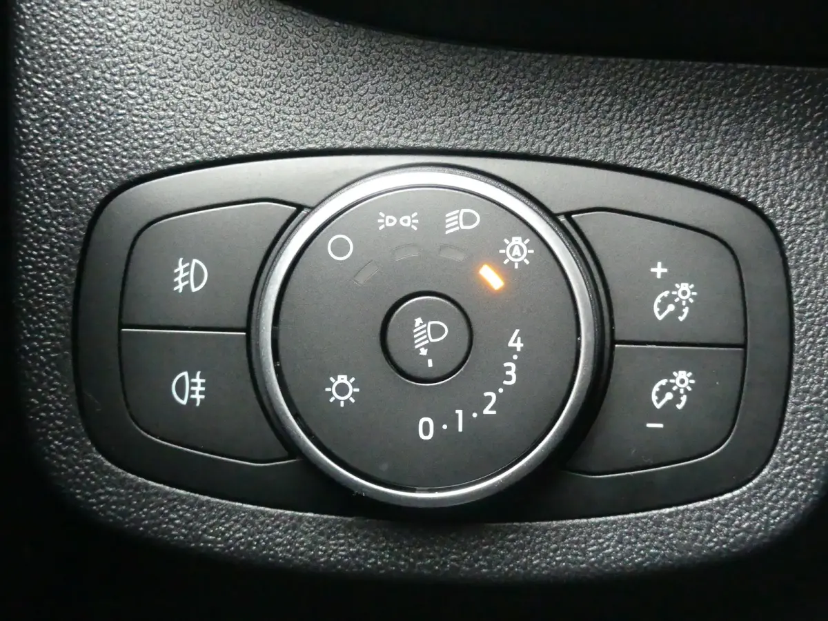 1.0 EcoBoost Hybrid Titanium X | STOEL+STUUR+VOORRUITVERWARMING | PARKEERSENSOREN | APPLE CARPLAY / ANDRIOD AUTO | KEYLESS | NAVI | LMV 15" |