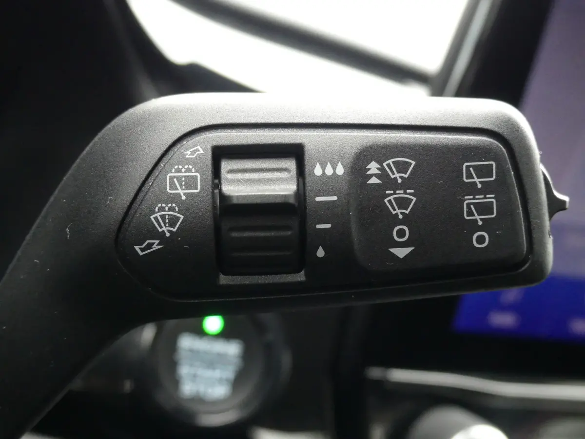 1.0 EcoBoost Hybrid Titanium X | STOEL+STUUR+VOORRUITVERWARMING | PARKEERSENSOREN | APPLE CARPLAY / ANDRIOD AUTO | KEYLESS | NAVI | LMV 15" |